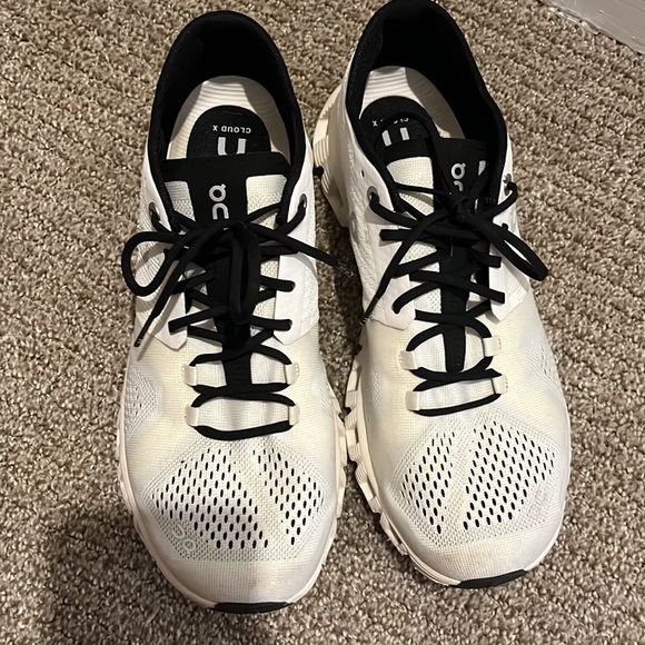 On Cloud Running Shoes Black/White - Picture 5 of 6